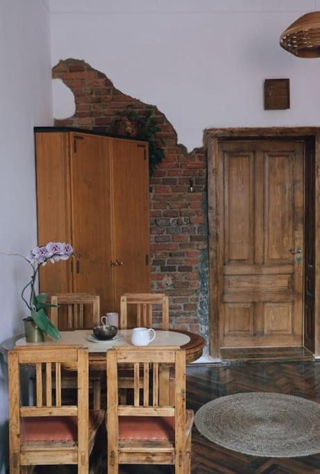 Vista Studio Brasov In The Heart Of The Old City Center Buitenkant foto